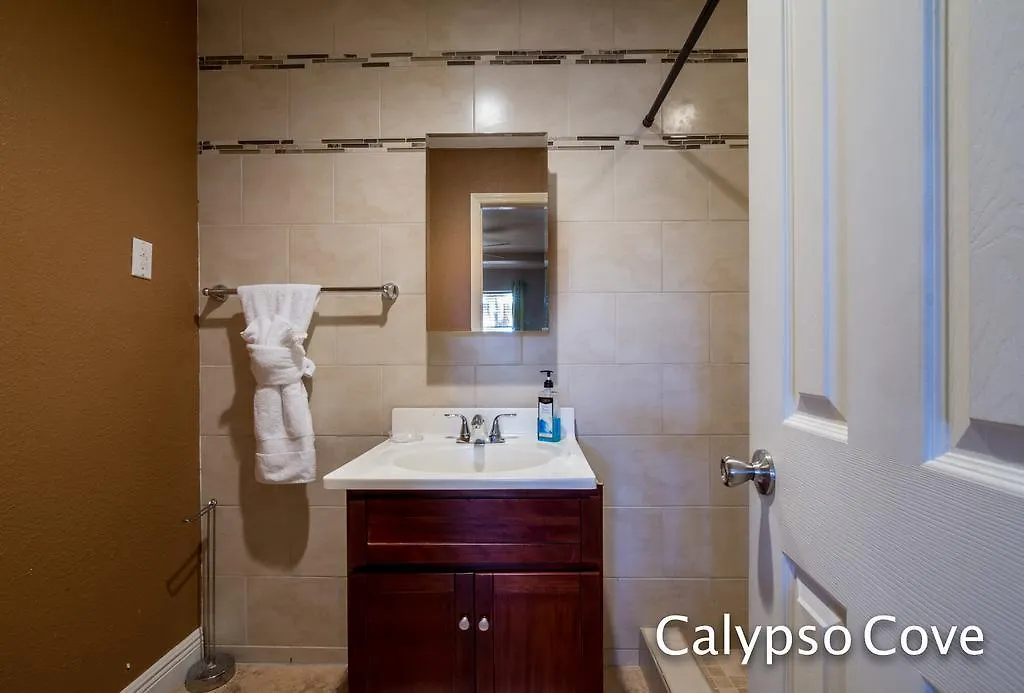 דירות ווסט ביי Calypso Cove