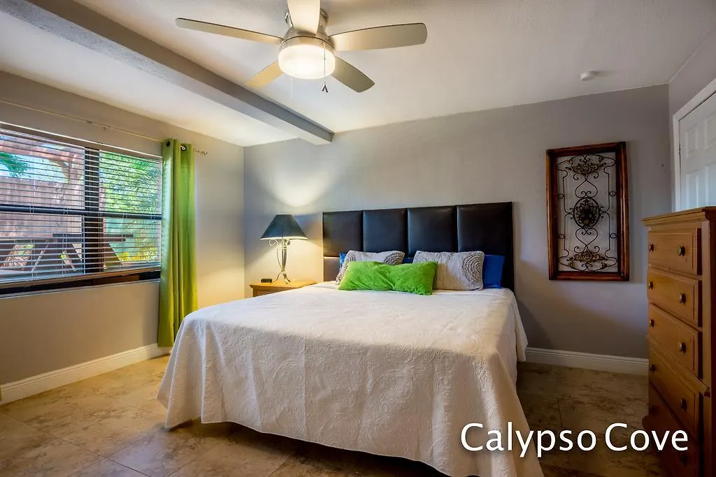 דירות ווסט ביי Calypso Cove